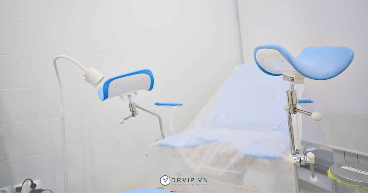Đèn gù khám sản