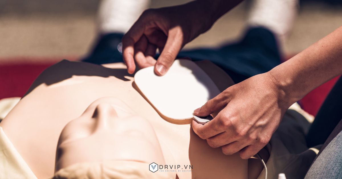 Máy khử rung tim ngoài AED